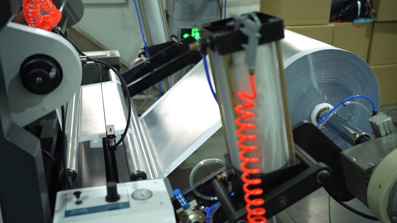 1 Non Woven Roll Feeding 1 부직포 롤 공급