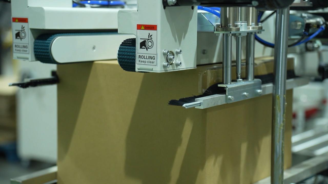 12 Automatically seal boxes 12 상자 자동 밀봉